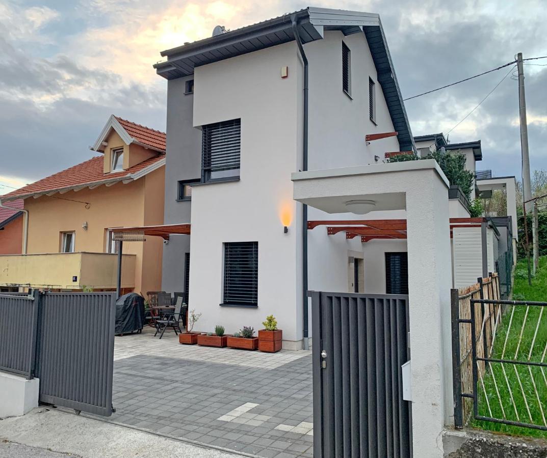 Apartment Maksimir Yard Zagreb Exteriör bild