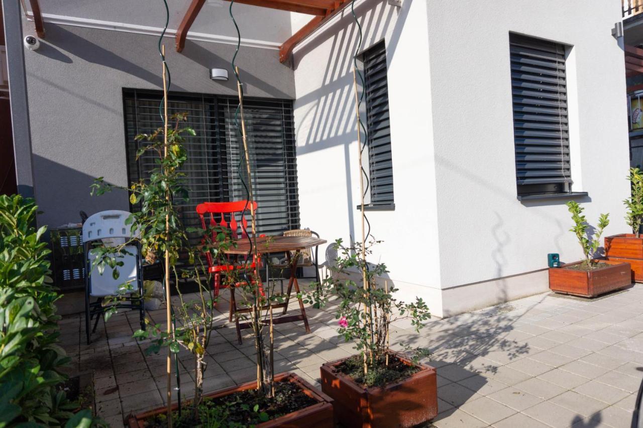 Apartment Maksimir Yard Zagreb Exteriör bild